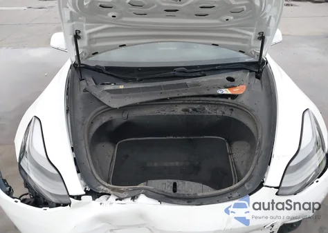 2018 Tesla Model 3 Long Range/Mid Range z USA, uszkodzony, nr VIN 5YJ3E1EA7JF005818